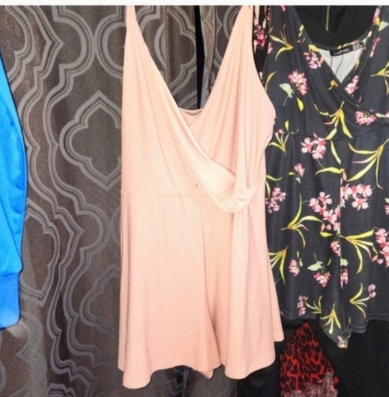 Boohoo 18 light pink romper - Picture 2 of 4